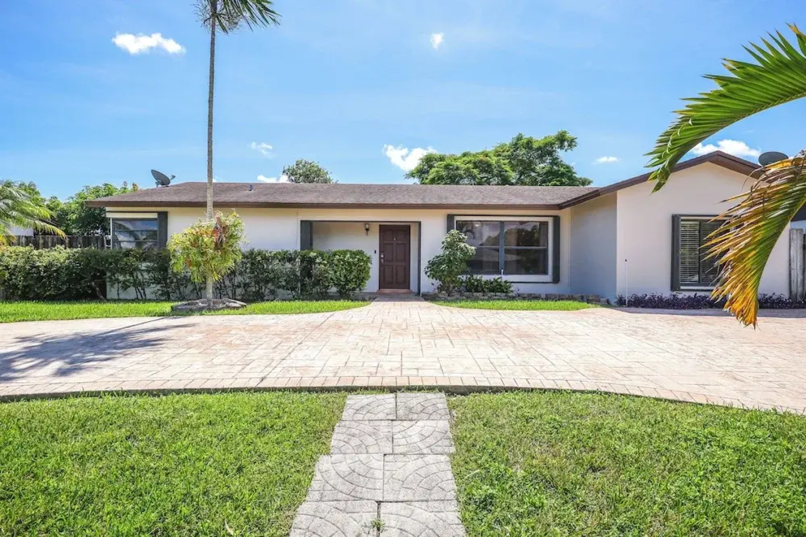 Pet-friendly Home w/ Yard ~ 3 Mi to Zoo Miami!