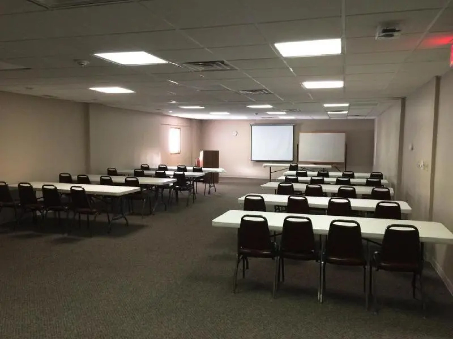 Badlands Inn & Suites