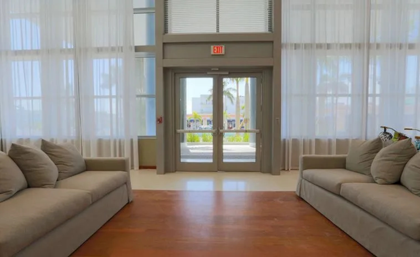 Pelican Stay Furnished Apartments in Monte Carlo Miami Beach