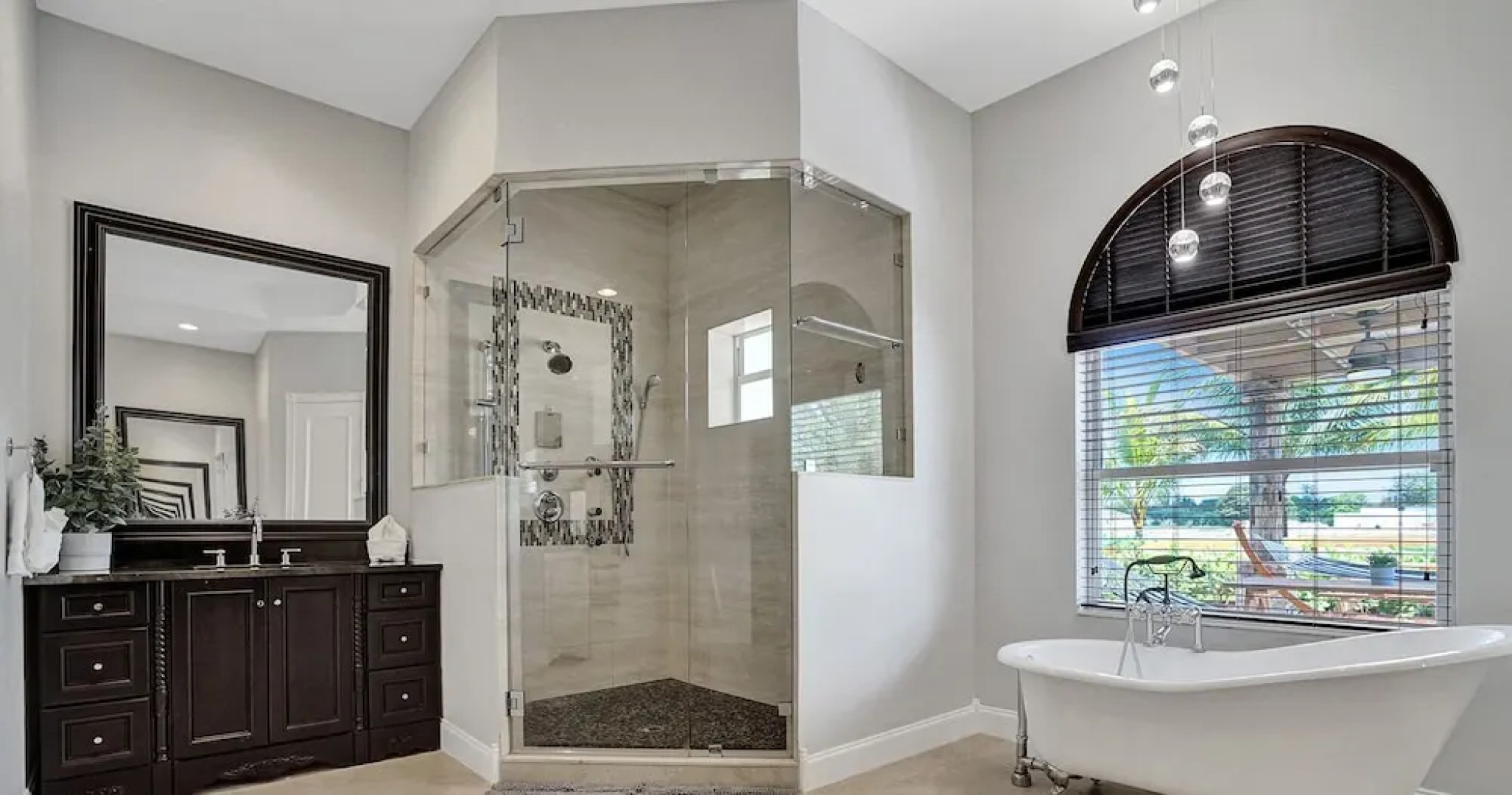 8-BR with Pool & Mini-golf & Soccer