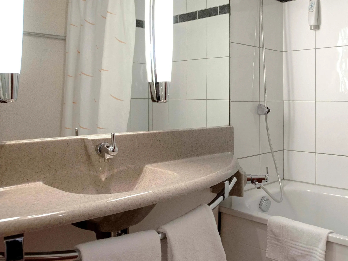 Ibis 3 Lacs Neuchatel Hotel