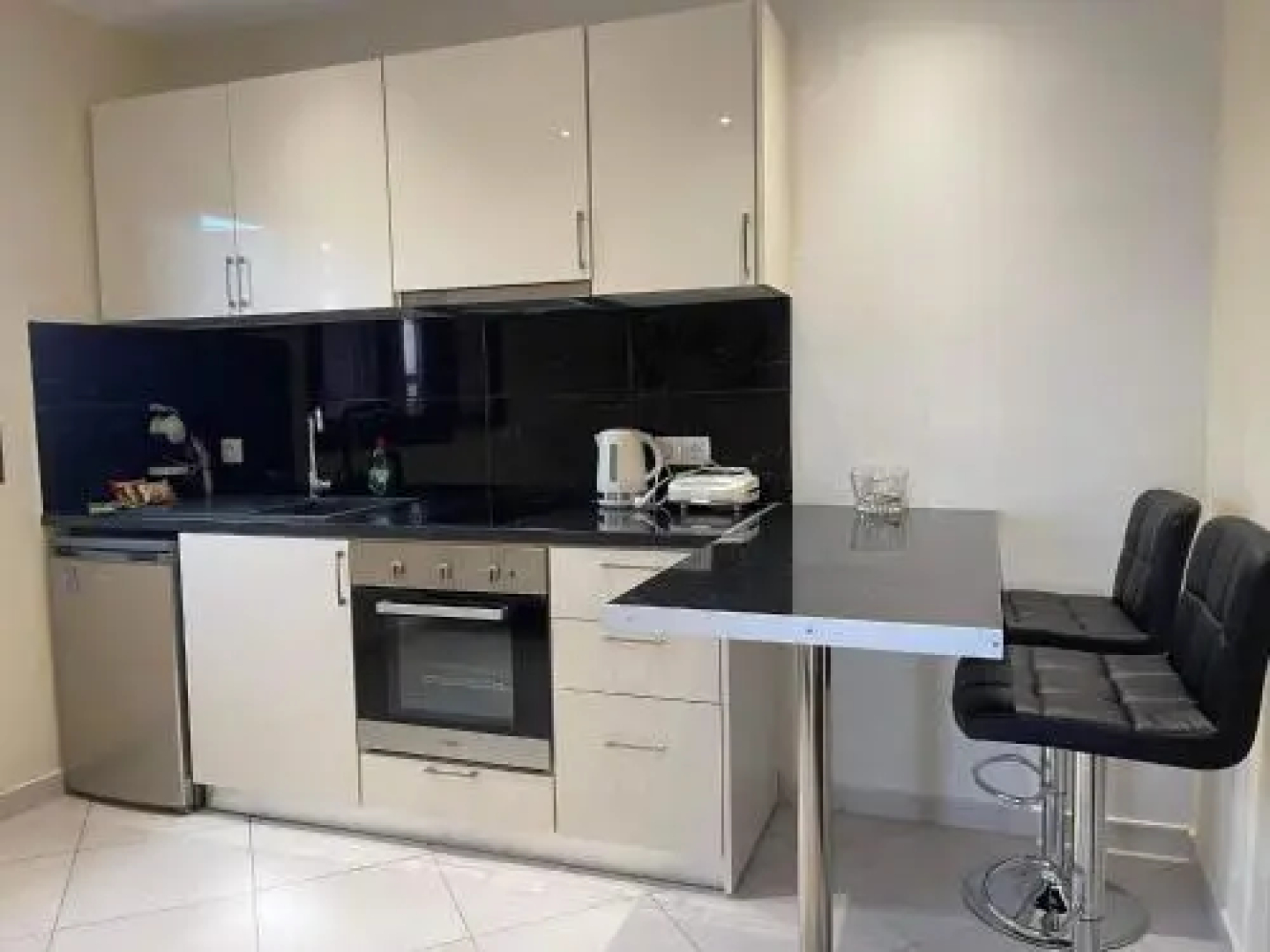 Angelique Apartments