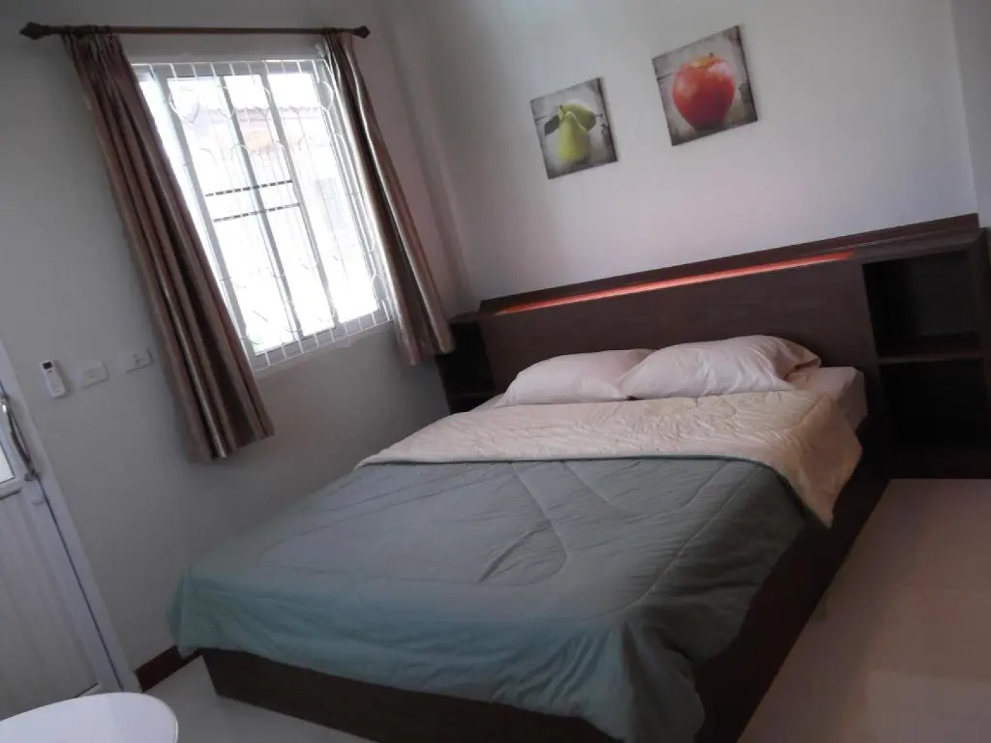Nuch's Apple Guest House
