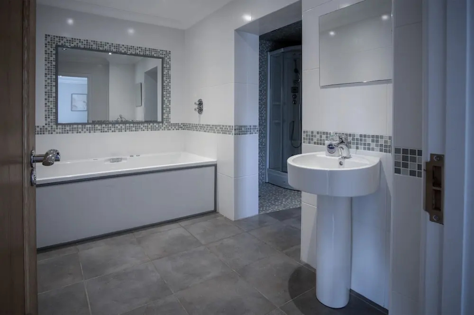 Knights Rest - 4 Bedroom - Princes Gate