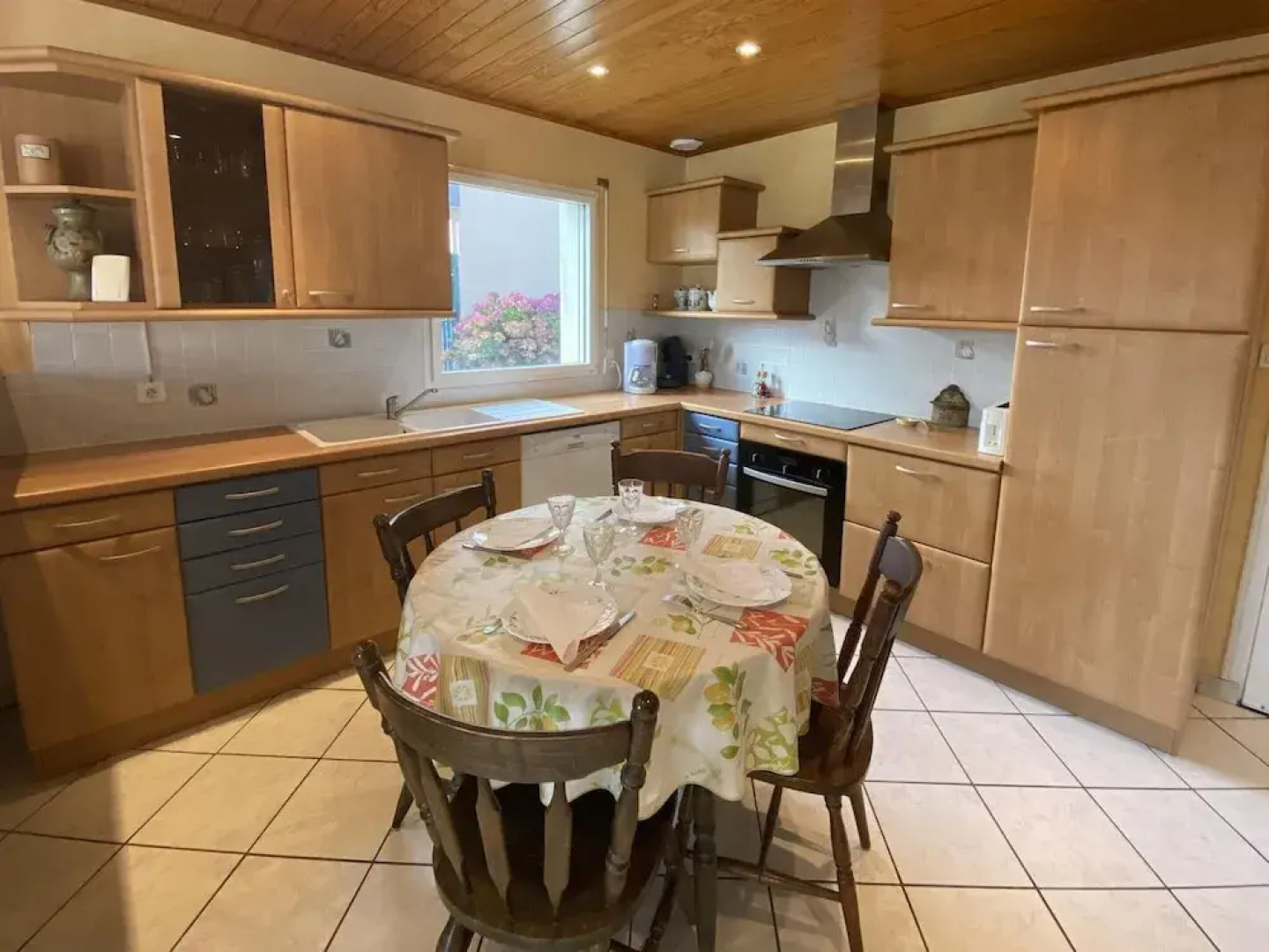 Pretty Holiday Home, Treffiagat