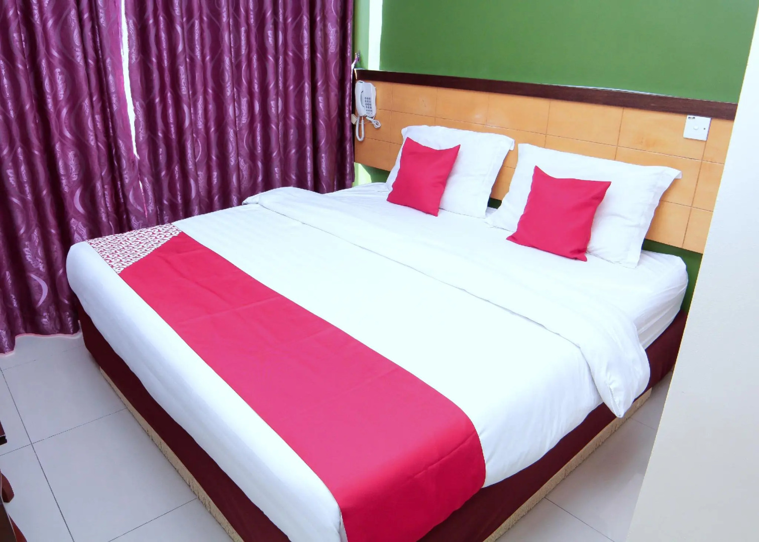 OYO 44054 Holiday Mansion Inn