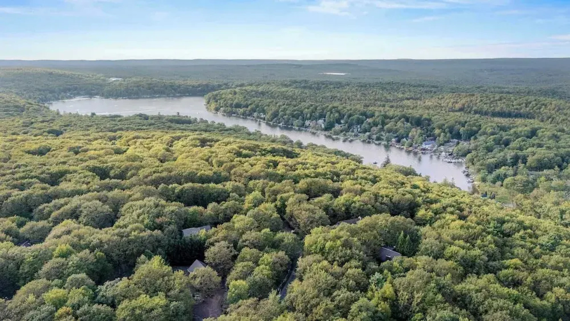 Sky View Chalet by Avantstay Stunning Interior, Spacious Deck, Hot Tub, & View