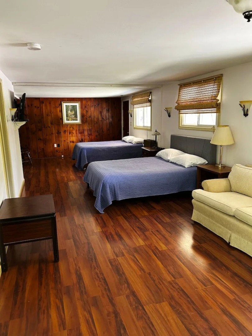 Saratoga Garden Motel