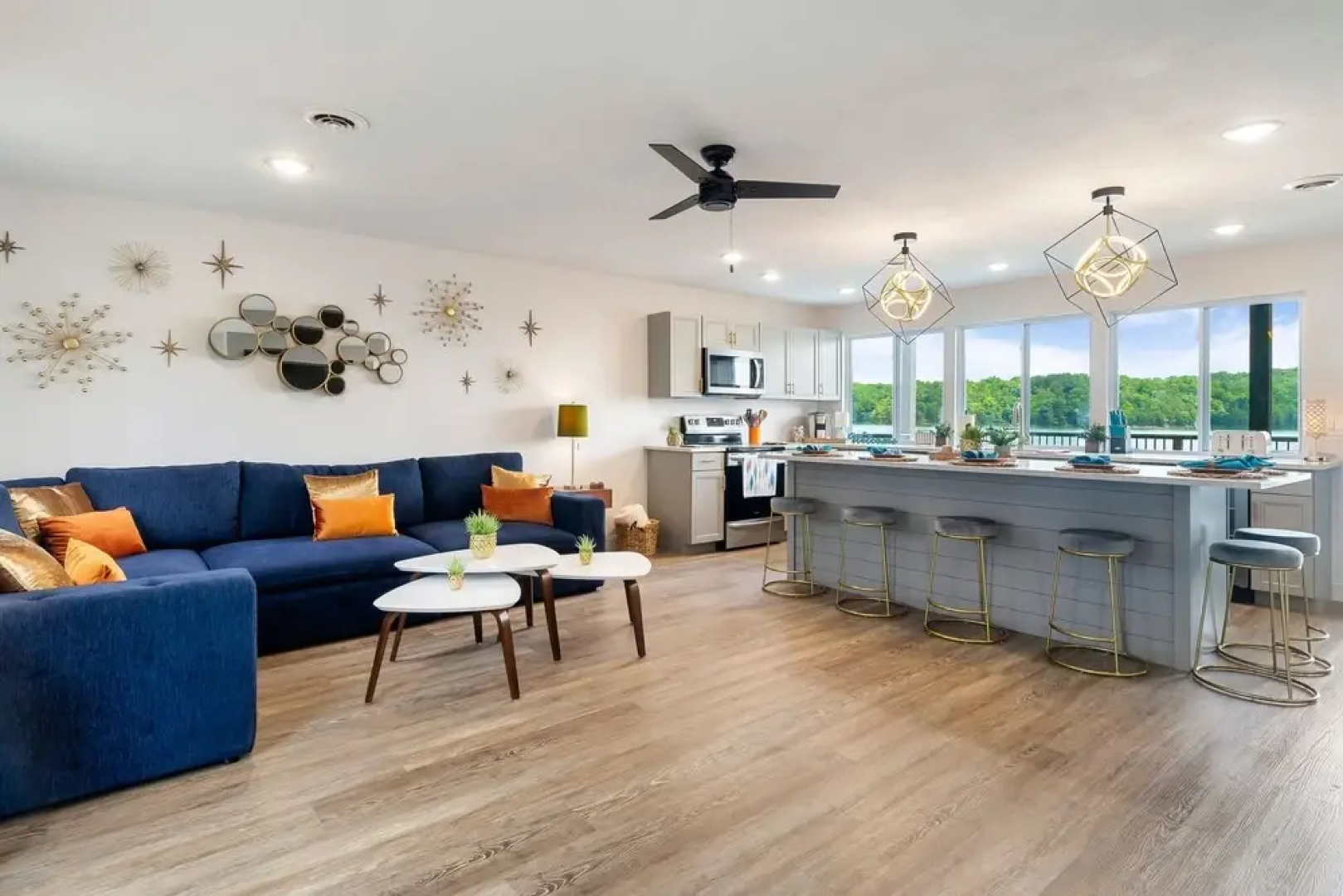 Luxury Lakehouse 4 Bedroom Home by Redawning