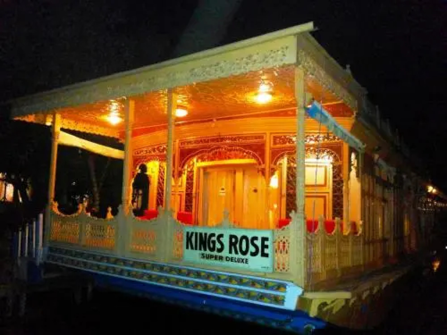 Kings Rose Houseboat