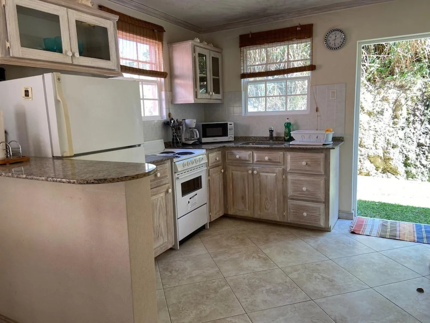 Inviting 2-bed Apartment West Coast Private