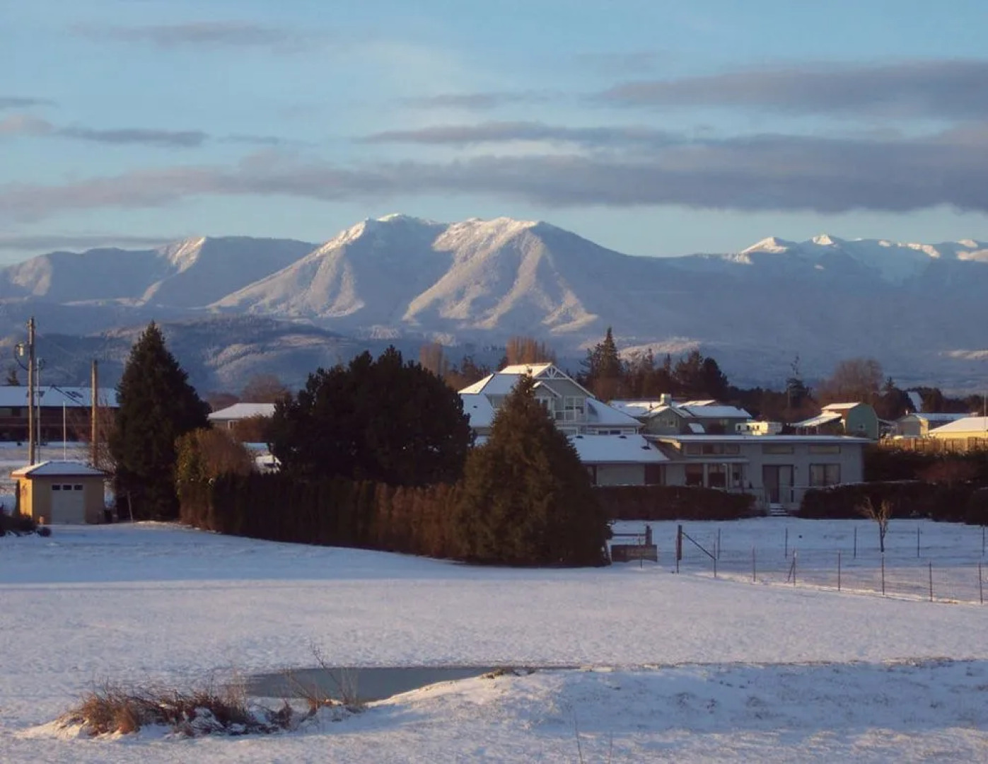 Juan de Fuca Waterfront Hotel & Cottages