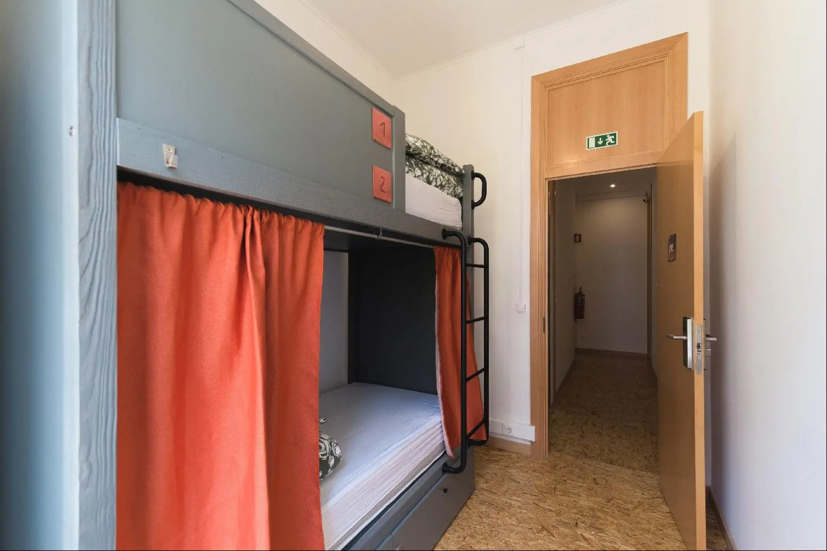 Хостел WOT Patio Social