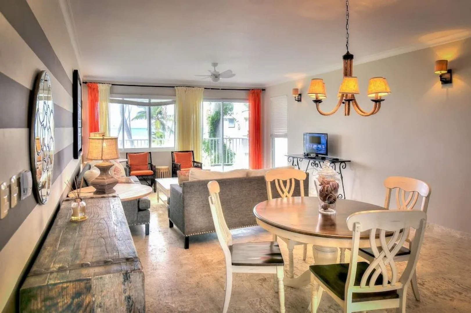 Beachfront Glamorous Apartment With Ocean Views