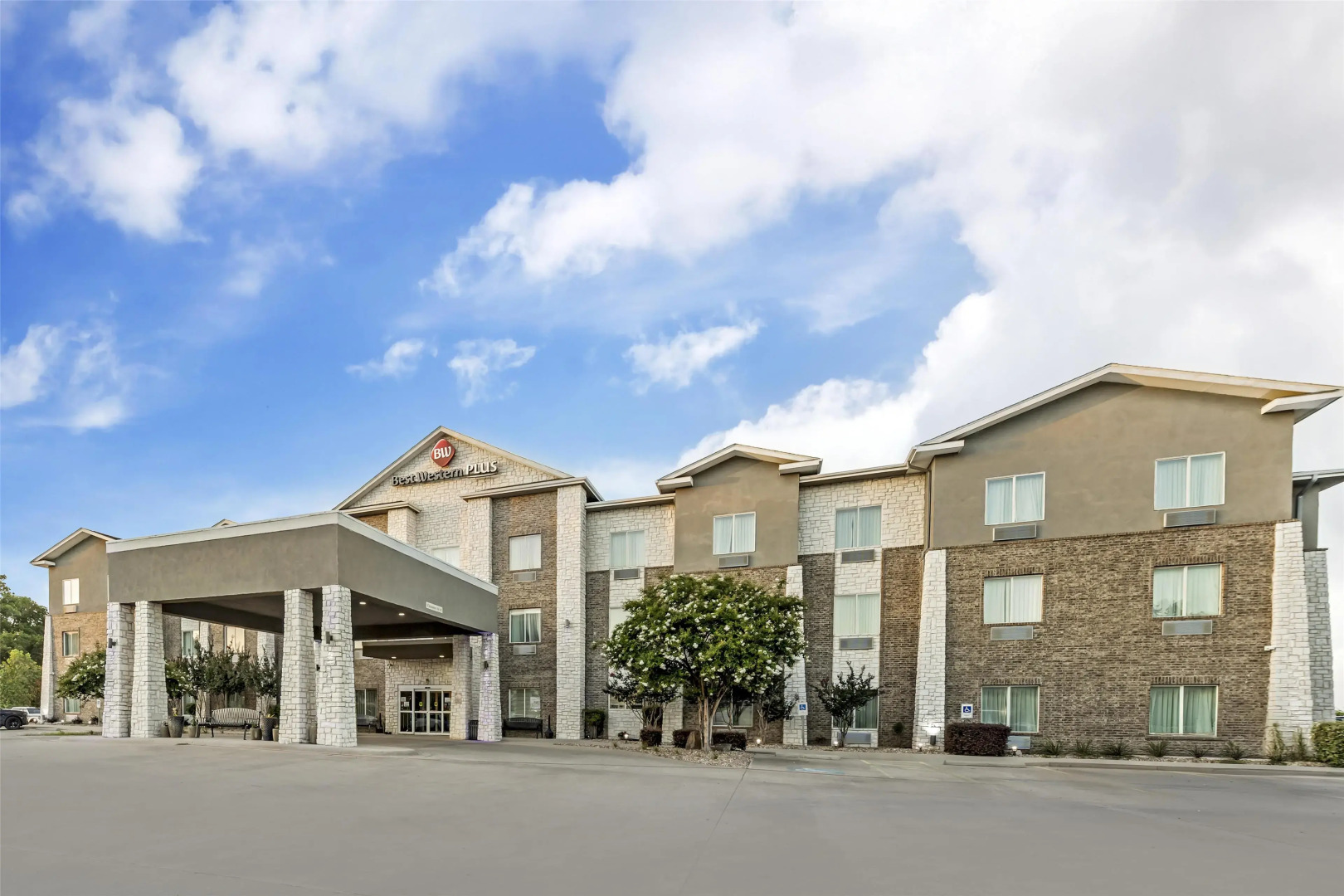 Best Western Plus Sand Bass Inn & Suites