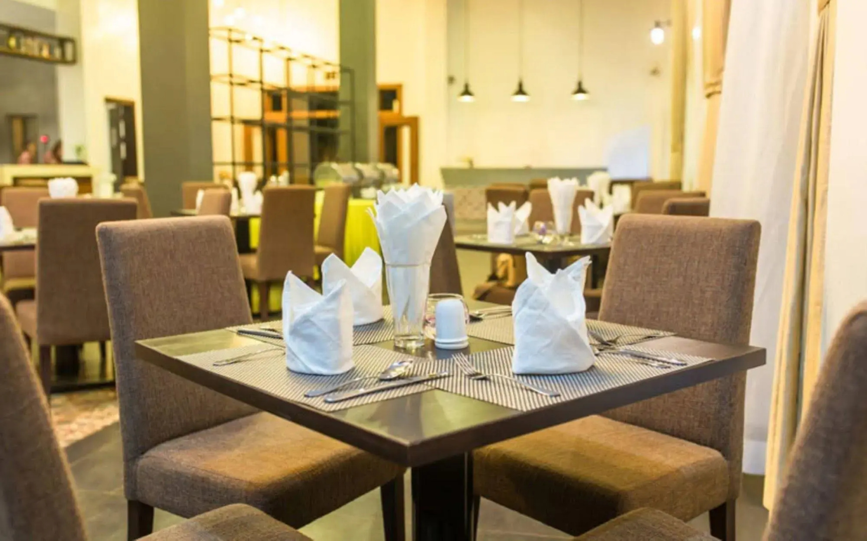 Yeak Loam Hotel