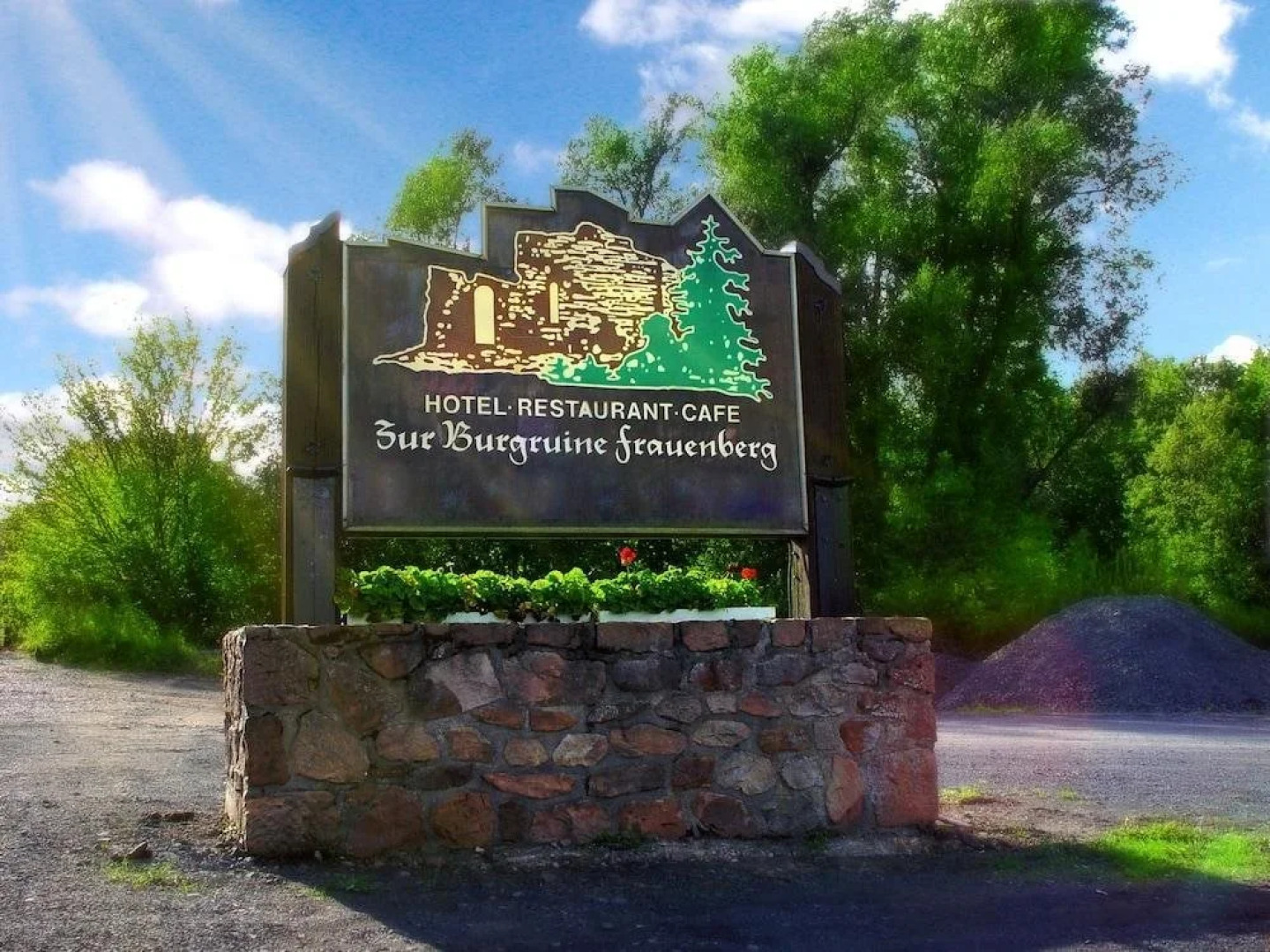 Zur Burgruine Frauenberg