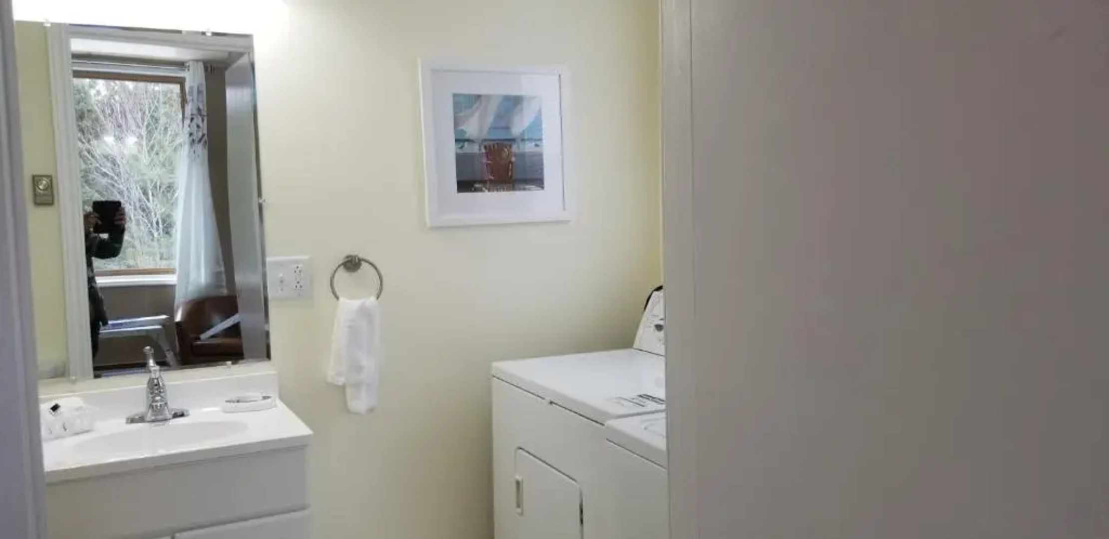 Mountainside Hideaway Cottage & Suites