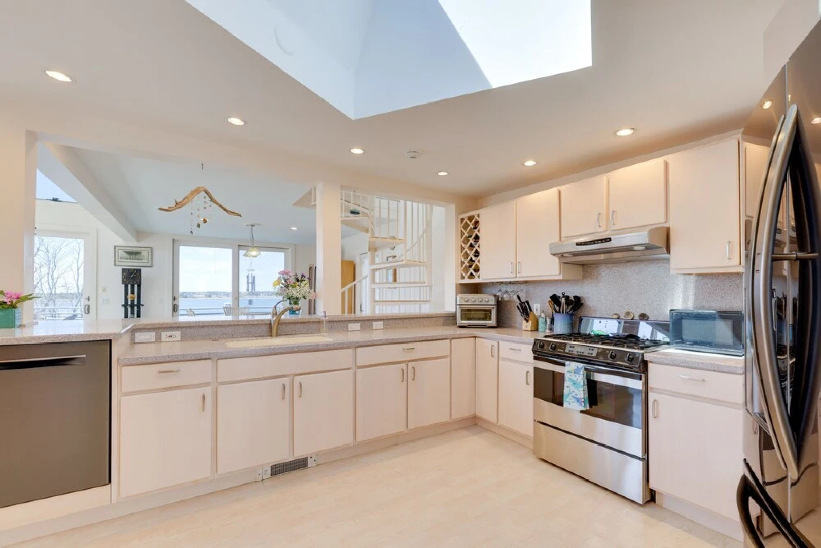 Wellfleet Home w/ Deck, Bay Views & Kayaks