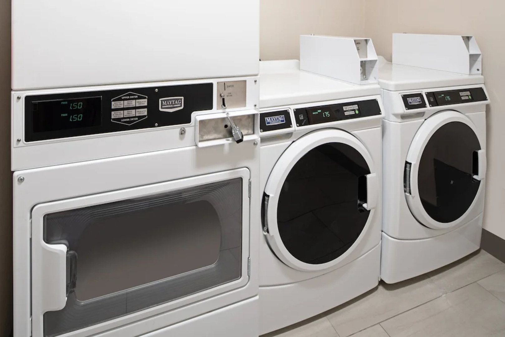 Holiday Inn Express & Suites Palm Desert - Millennium