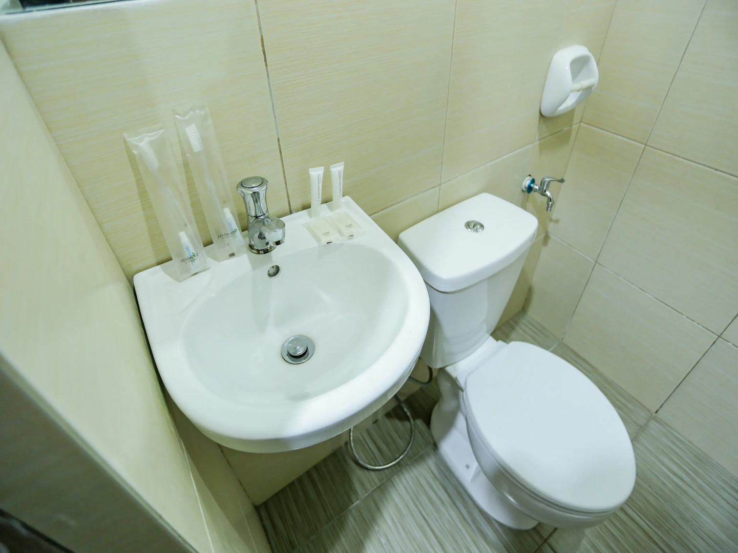 Jrja Suites by OYO Rooms