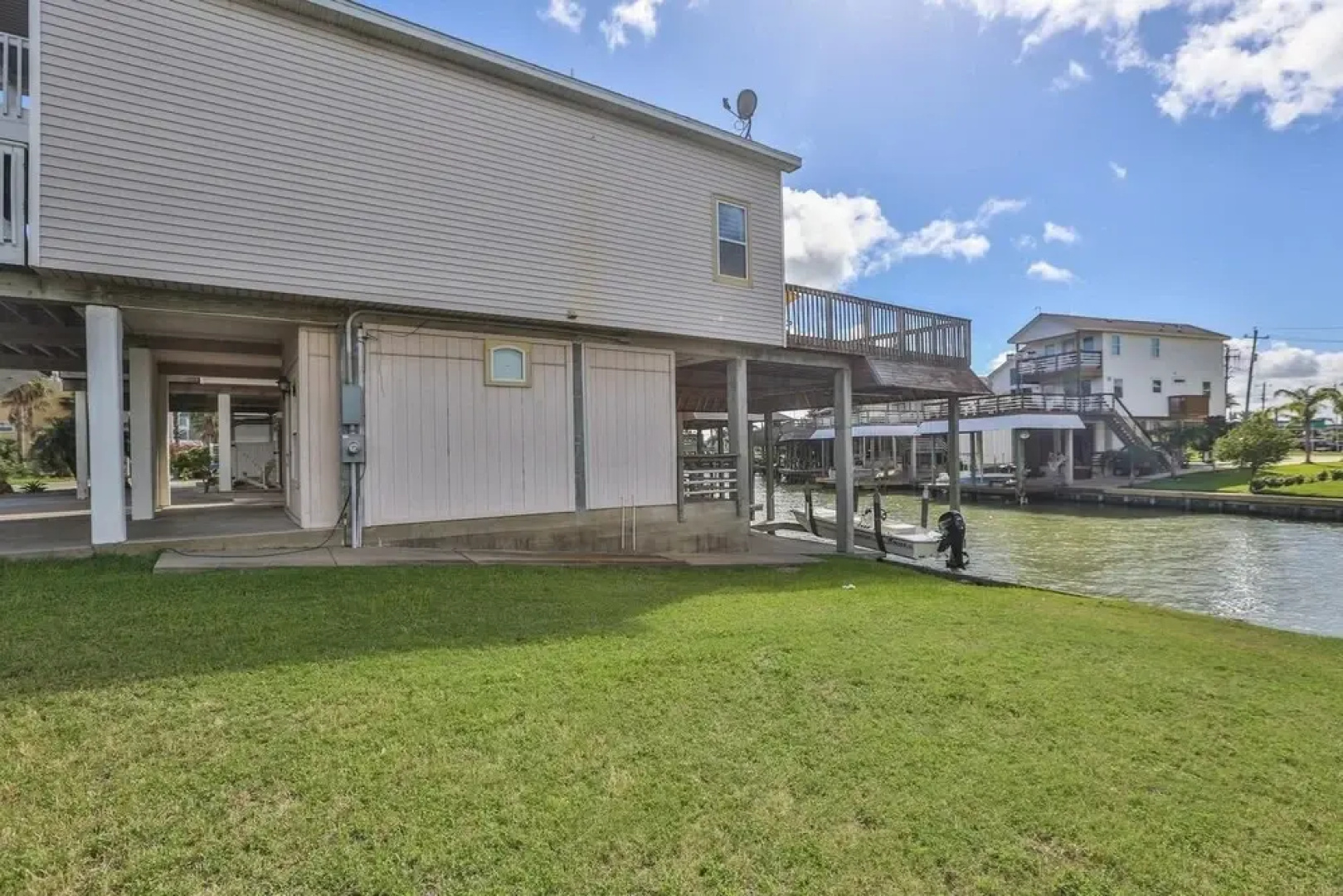 Tropical Oasis In Beautiful Galveston-tiki Island 3 Bedroom Home by Redawning