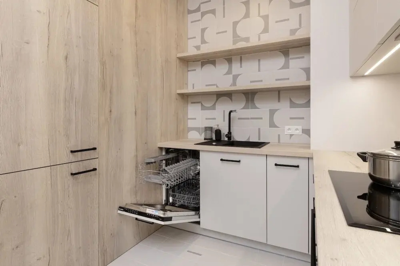 Ostoya Pucka by Renters