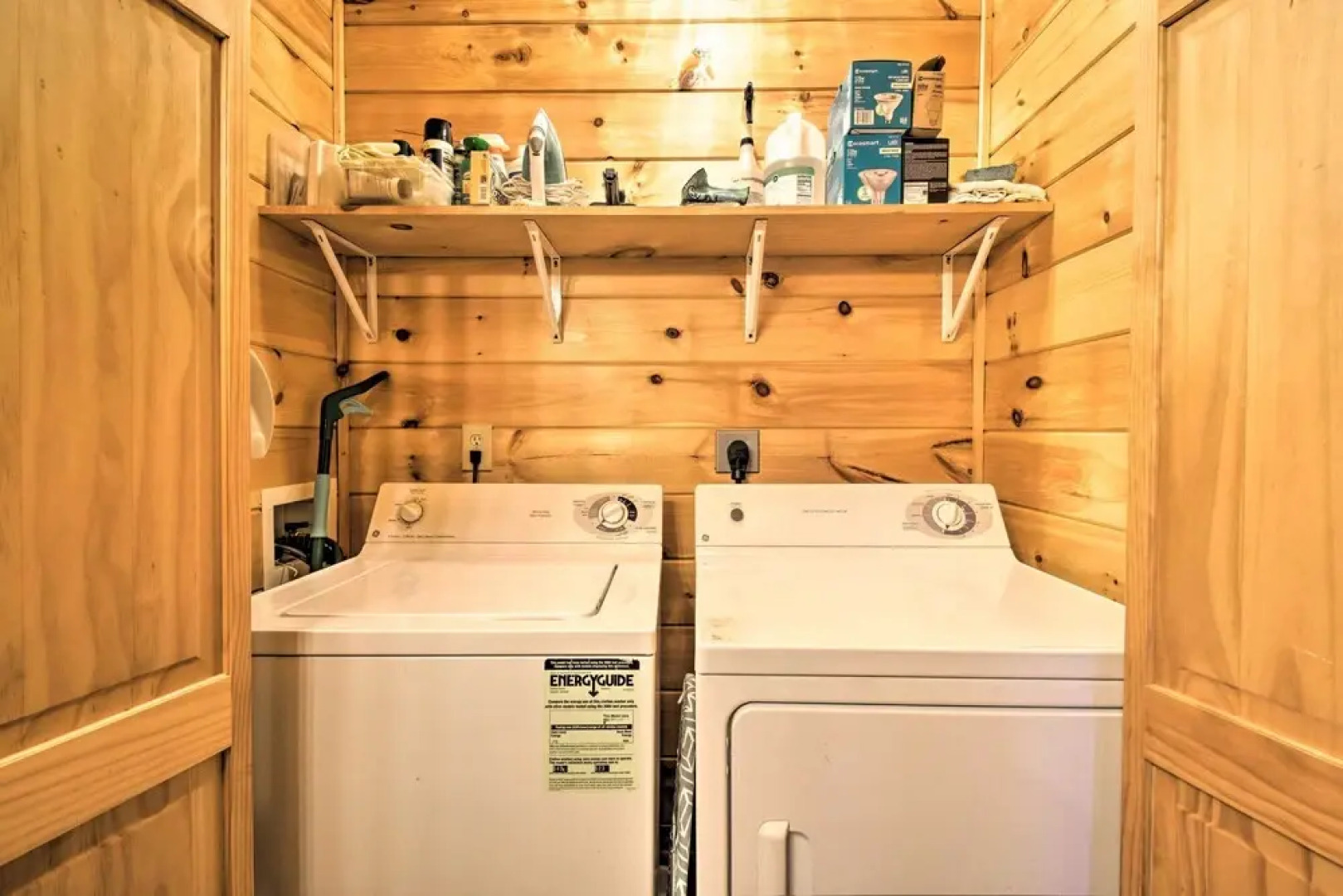 'long Pine Ridge' Cabin w/ Luxury Amenities!