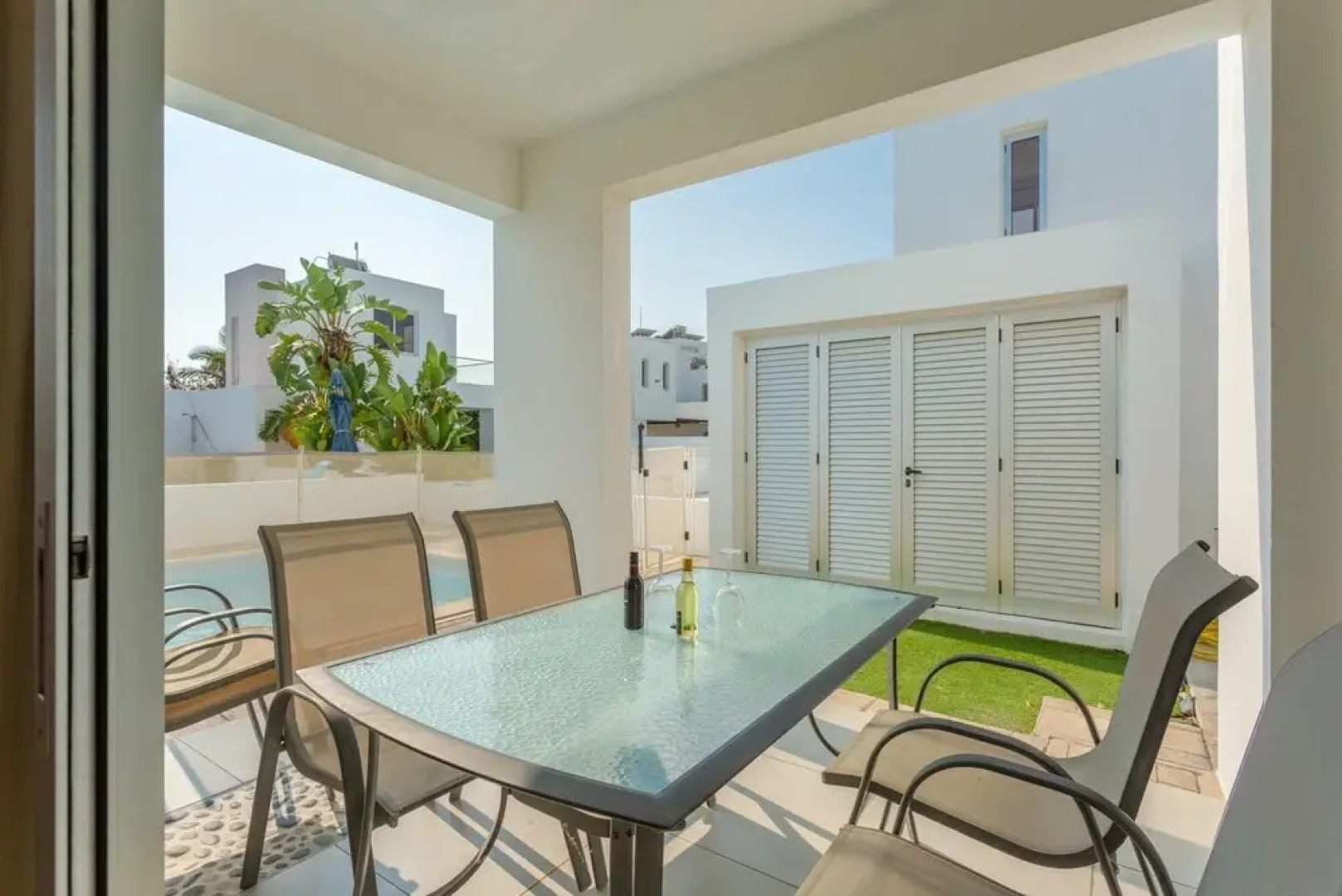 Colonian Villa in Perivolia