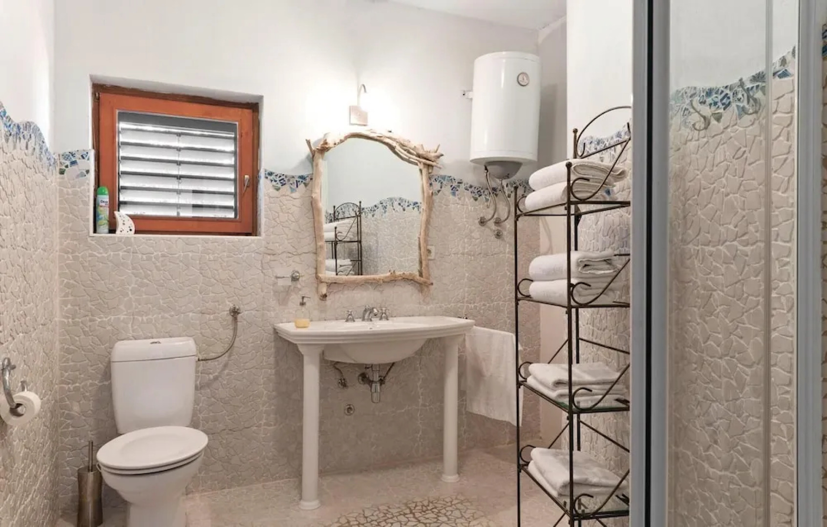 Awesome Home in Zaboric With 5 Bedrooms and Internet