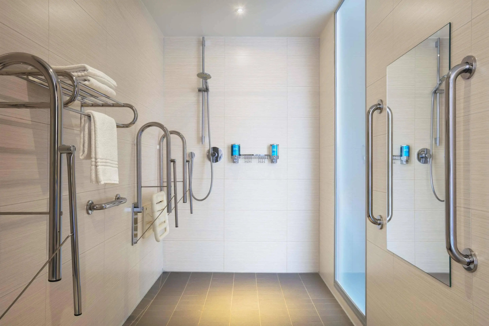 Отель Aloft Brussels Schuman