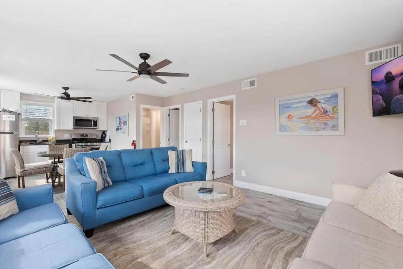 Unit B 2nd fl 2nd fl Hideaway 2 Block to Beach Parking