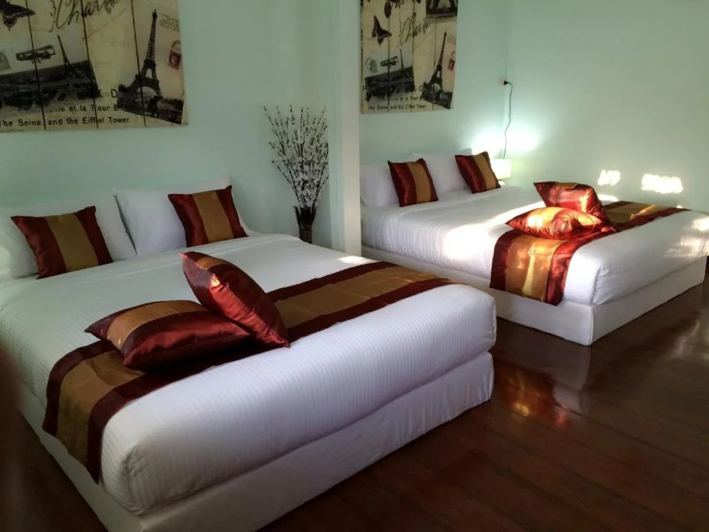 Maliwan Holiday Home