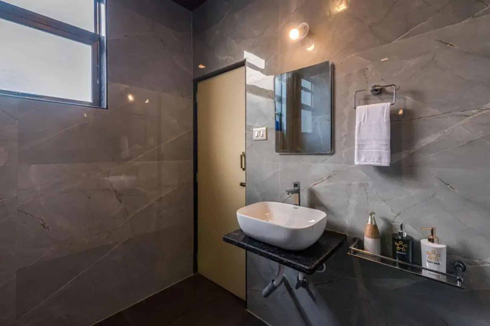 SaffronStays Casa Belleza, Kihim