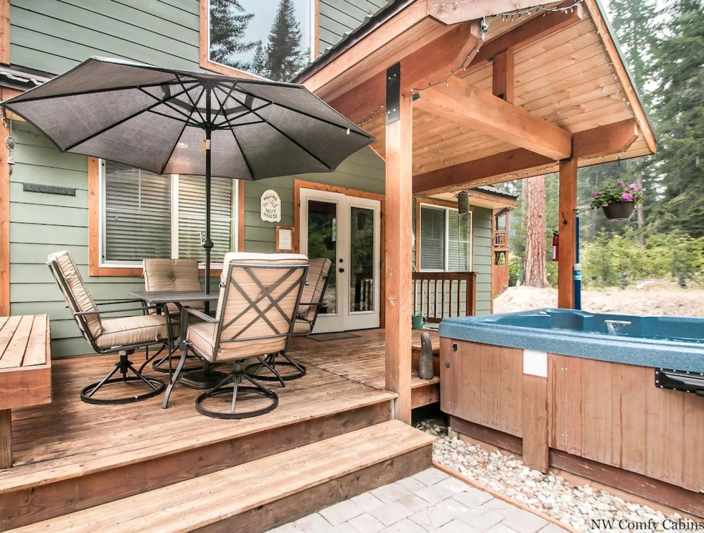 Salmon Chalet Chalet 2 NW Comfy Cabins