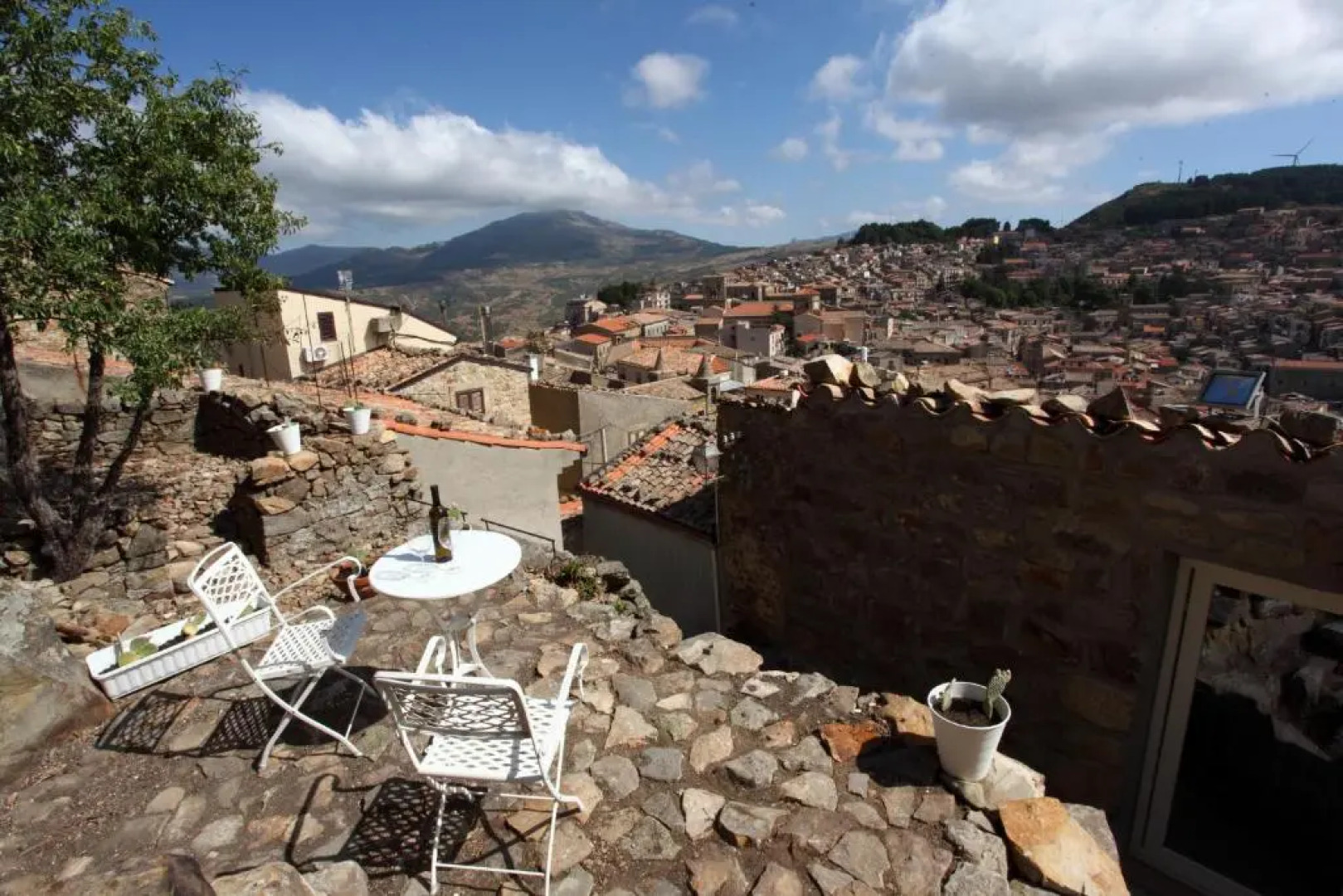 jusu e susu montagna mare