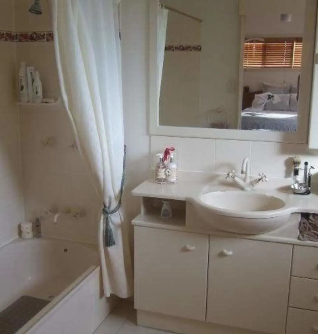 Ayr Bed & Breakfast on McIntyre