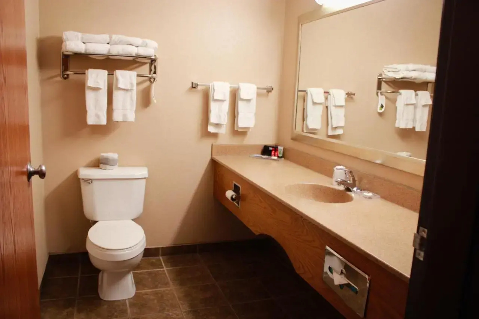 Canby Inn and Suites