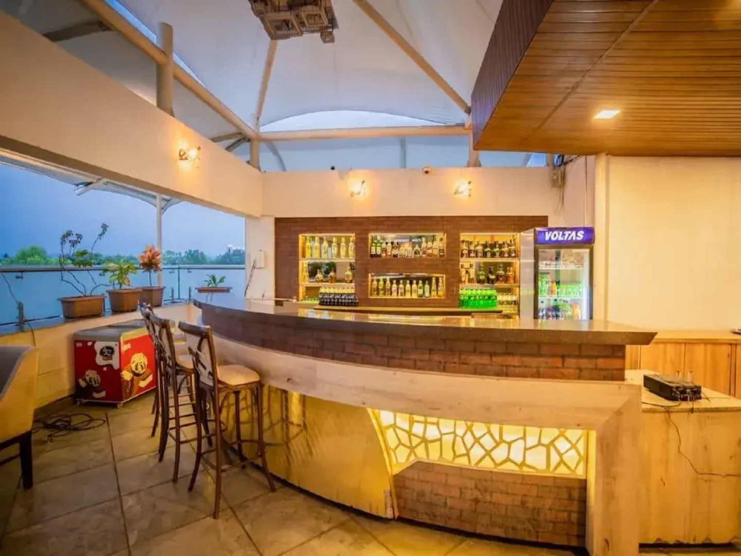 Hotel V Star by OYO Rooms