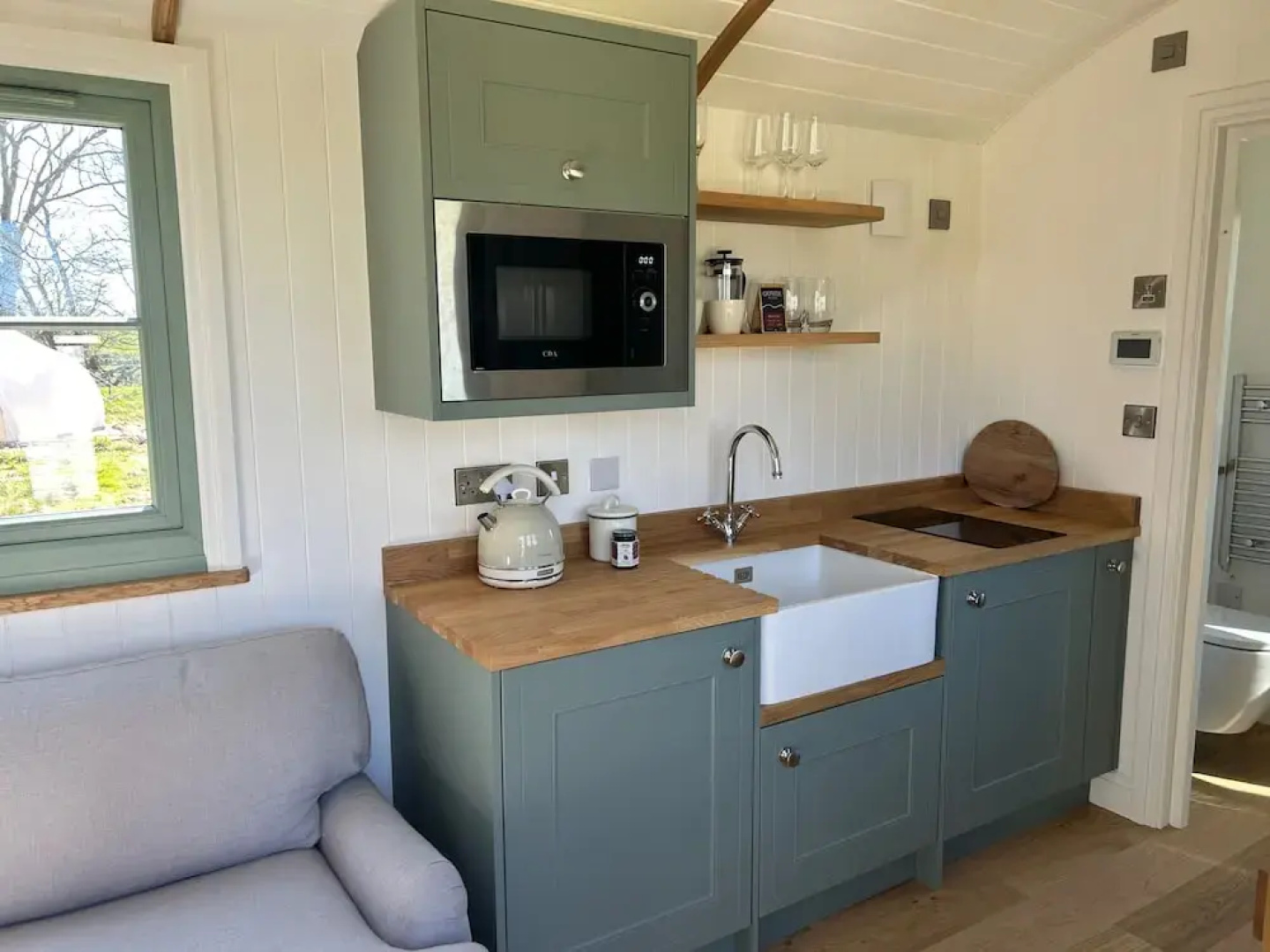 Luxury Shepherds Hut Near Glamorgan Coast