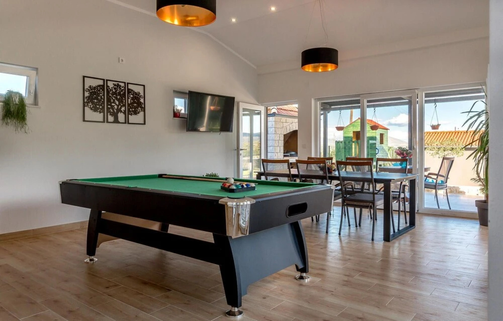 Amazing Home in Siveric with Hot Tub, Sauna & WiFi