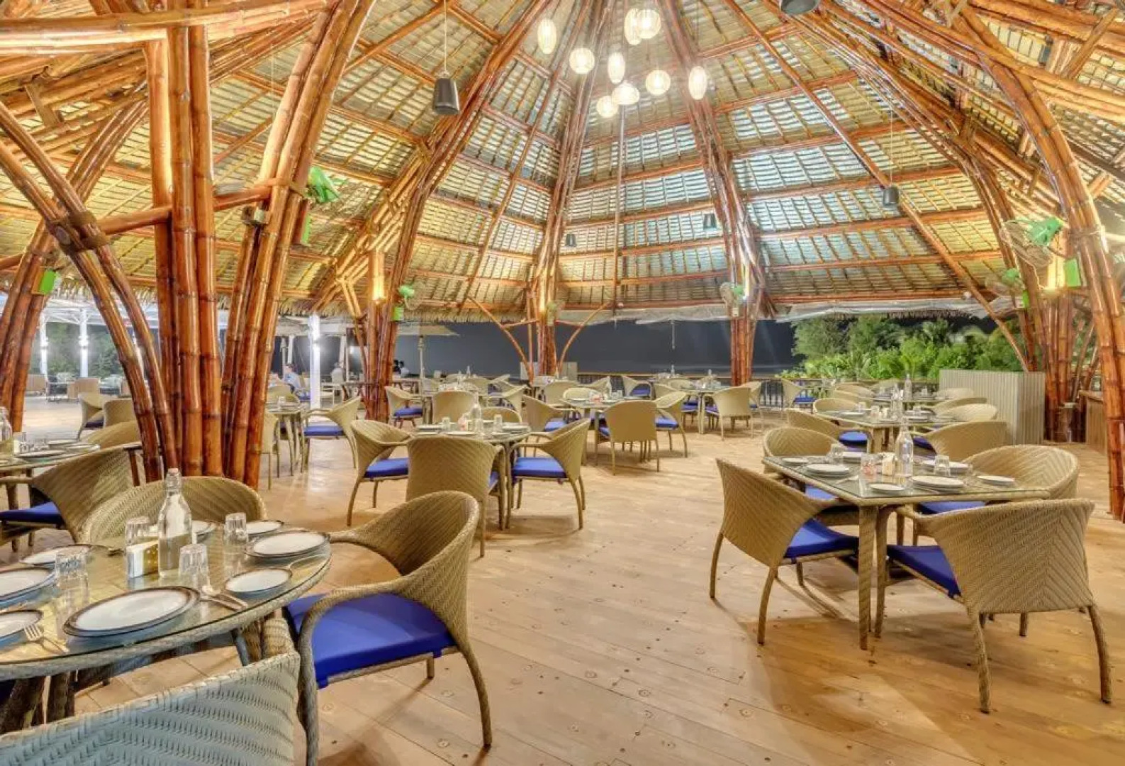 Mayfair On Sea, Morjim Beach