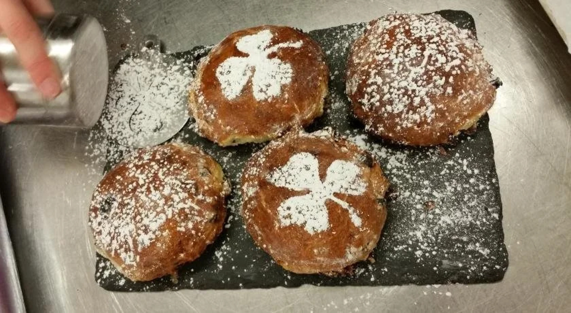 An Crúiscín Lán Hotel