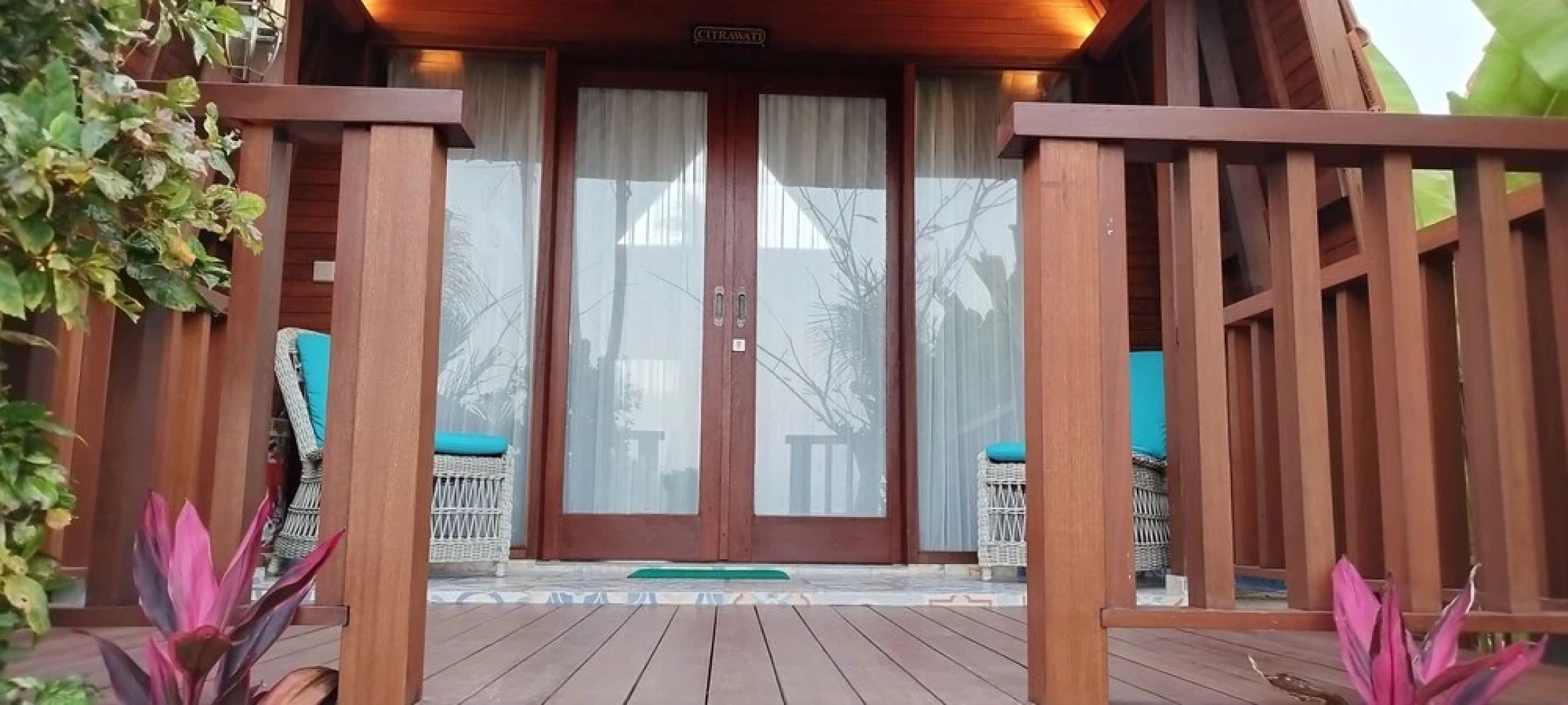 Room-love Without Boundaries Num9843