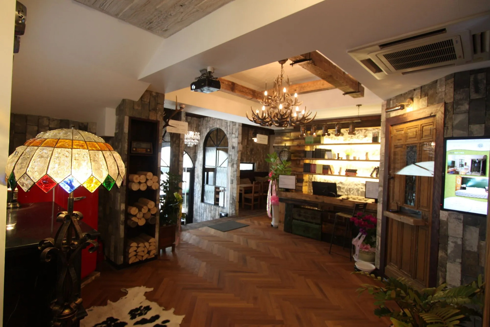 February Hotel Hwanggeum