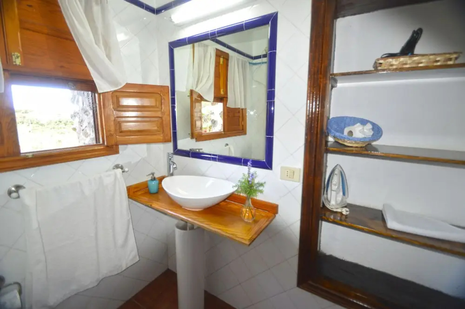 Casa Sombrero de Pico A by Isla Bonita