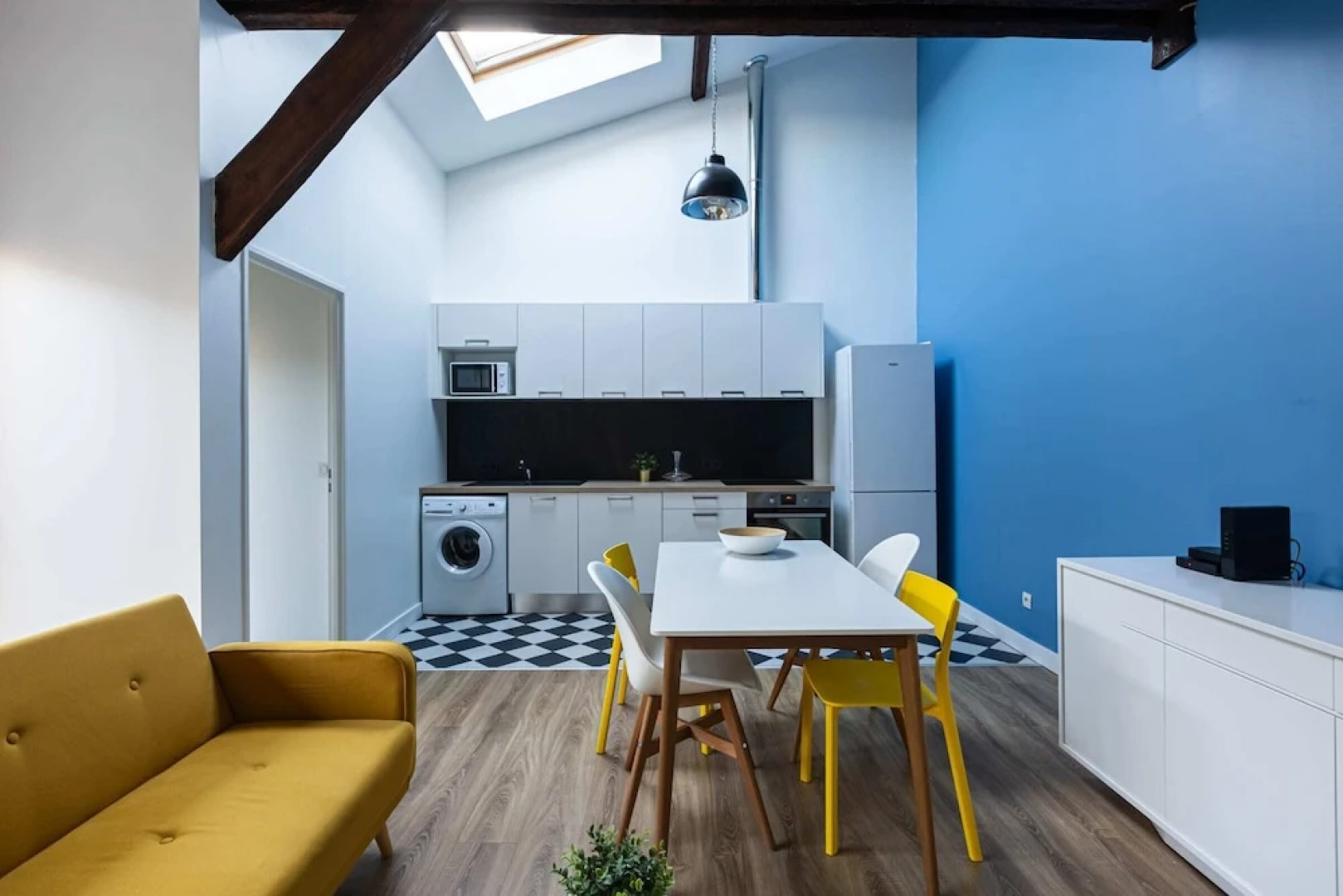 Bright 2BR Loft With a Quiet Patio