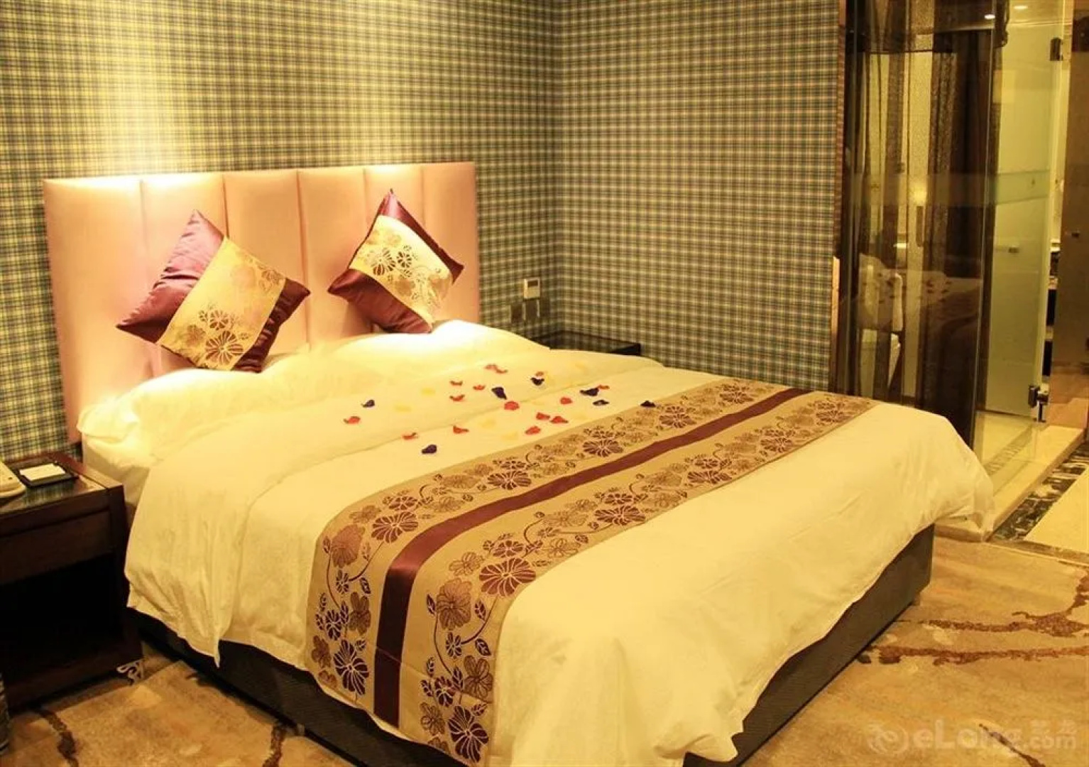 Yijia Hotel