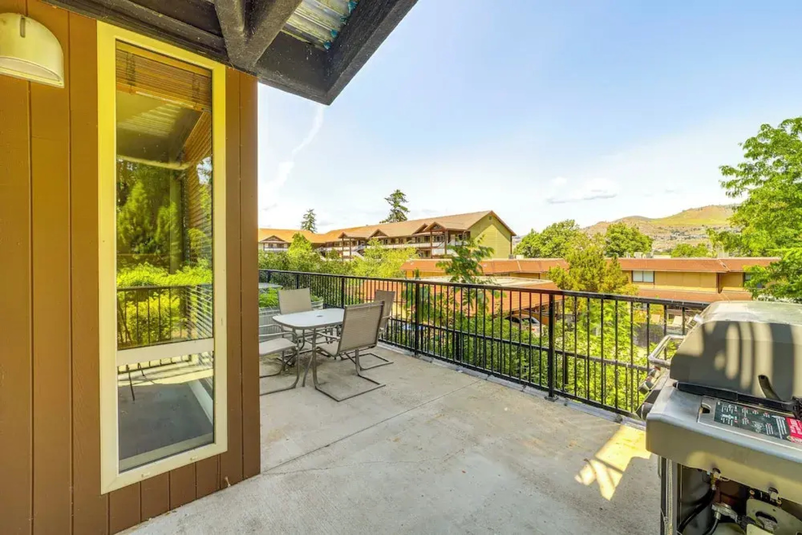 Steps to Lake Chelan: Condo w/ Resort Amenities!