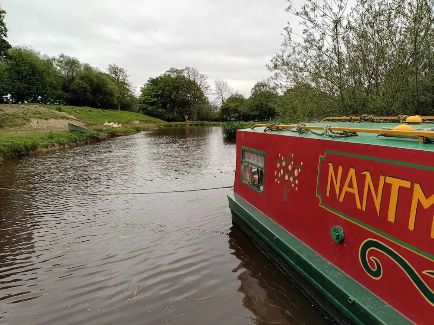 Pretty & Cosy Boat in Stunning Valley View, Wales